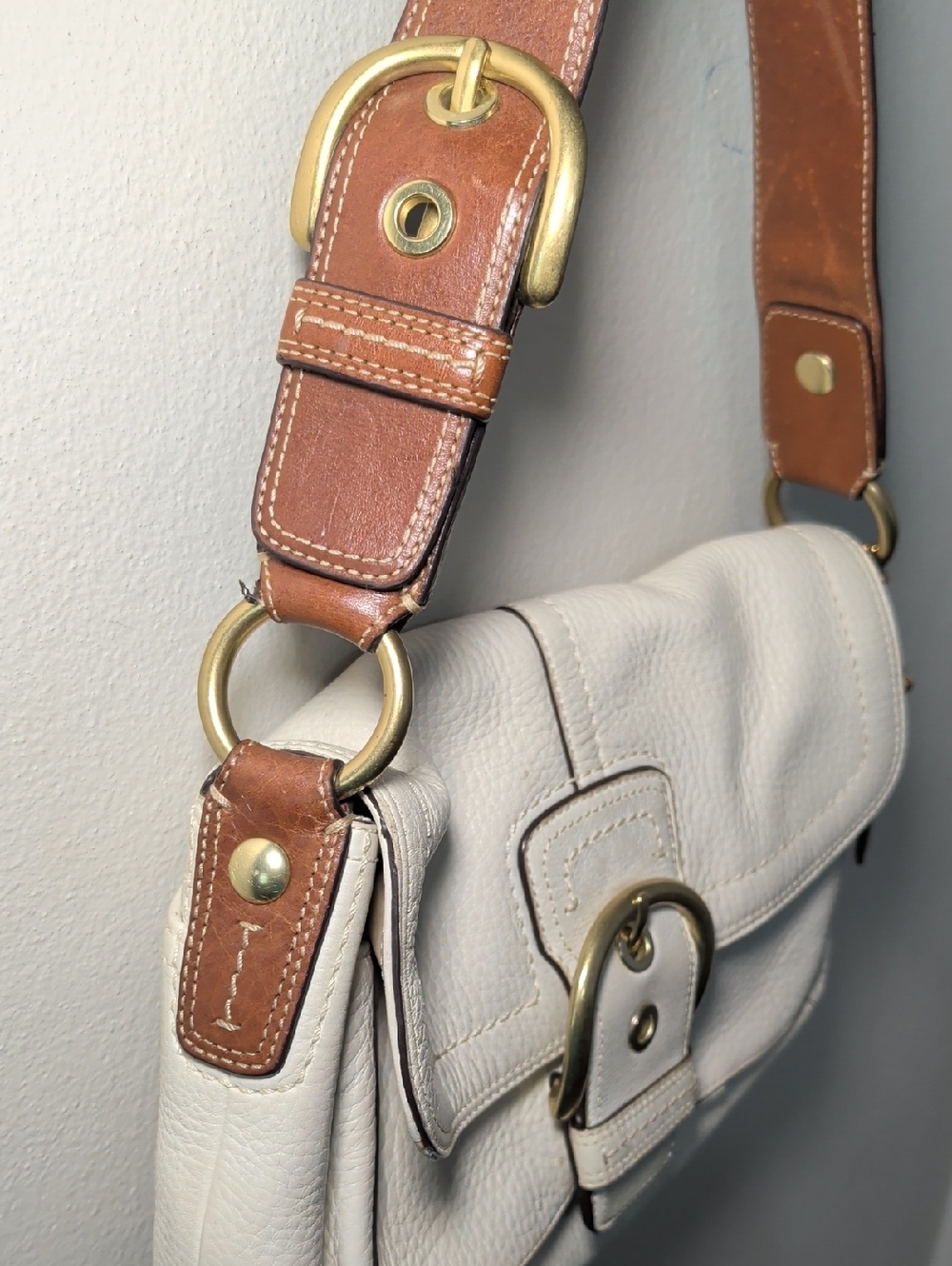 Coach Soho Flap Bag in Cream Pebbled Leather Brown Handle Brass Hardware Y2K - Picture 5 of 12
